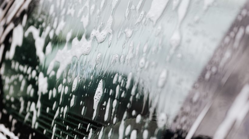 Washing bird droppings off car paintwork